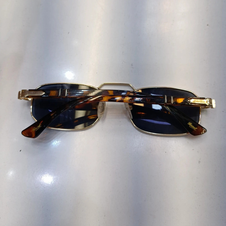 عینک آفتابی پرسول مدل دسته فنری مسترکوالیتی رنگ طلایی و مشکی هاوانا سایز 54