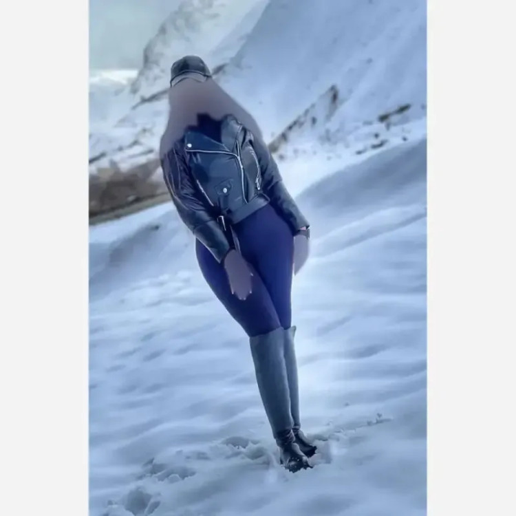 کت چرم زنانه جنس چرم درجه یک سایز فری مناسب 36 تا 42 قد 60