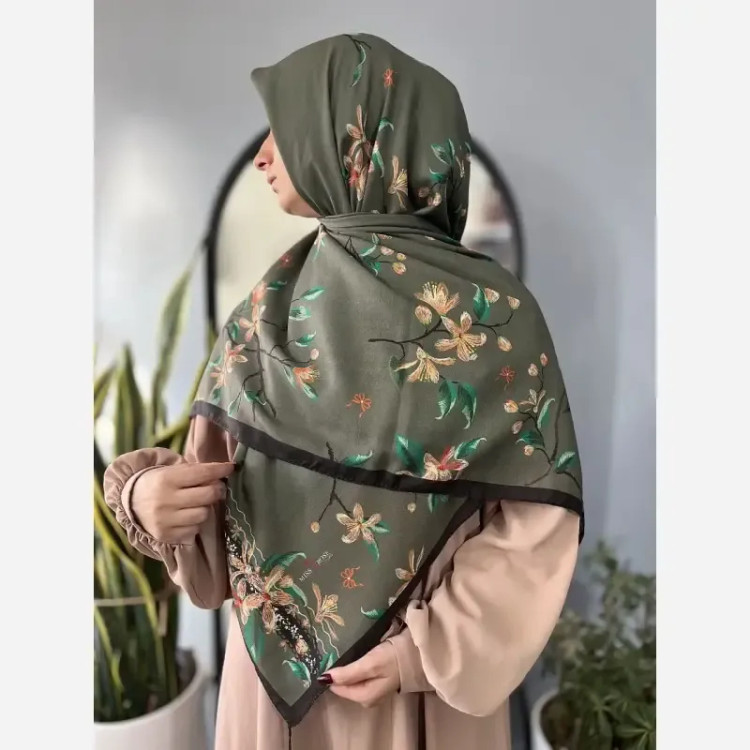 روسری طرحدار سوپرنخ قواره 140